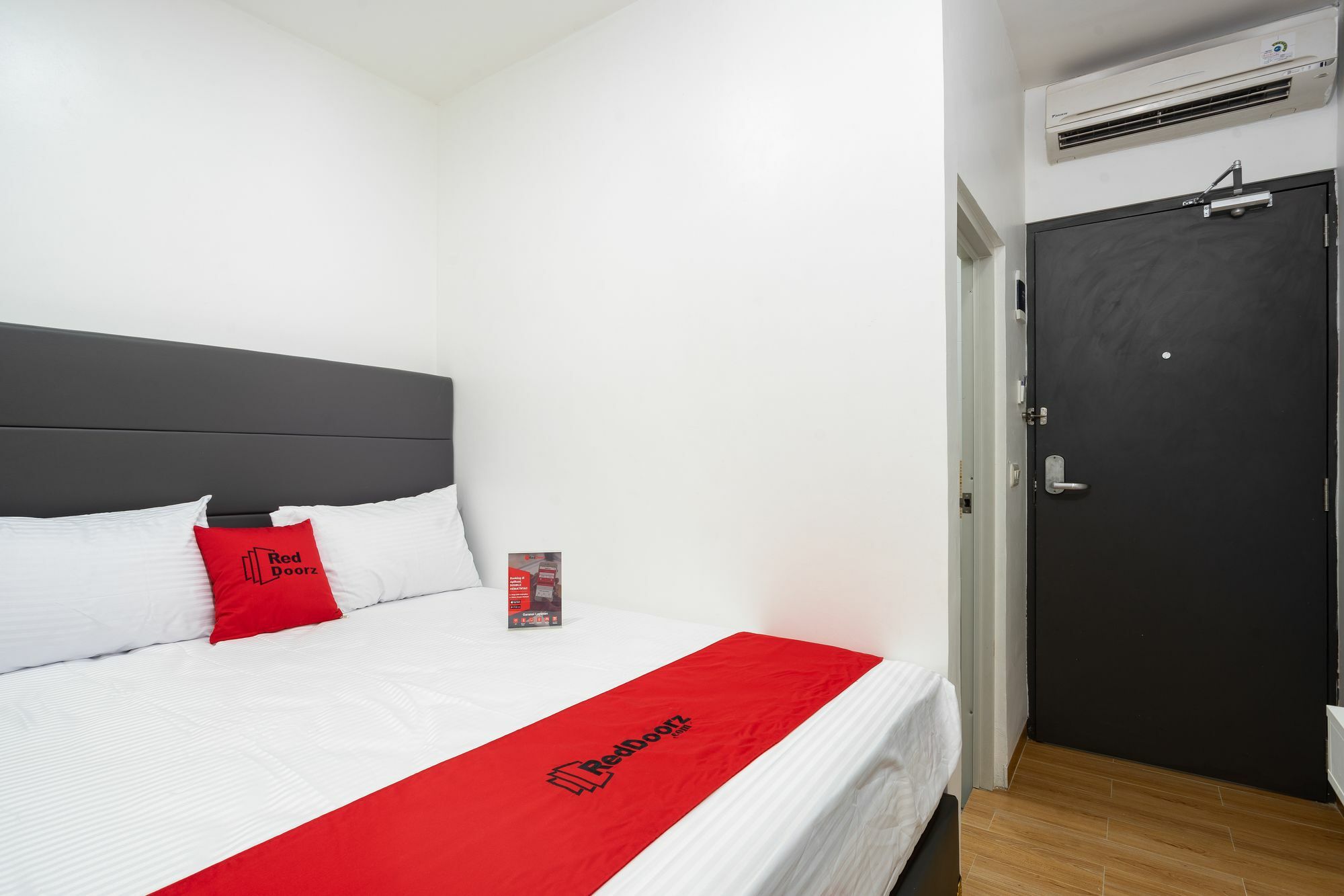 เรดดอร์ซ พลัส แอท ดาเนา ซุนเตอร์ อุตรา Hotel จาการ์ตา ภายนอก รูปภาพ
