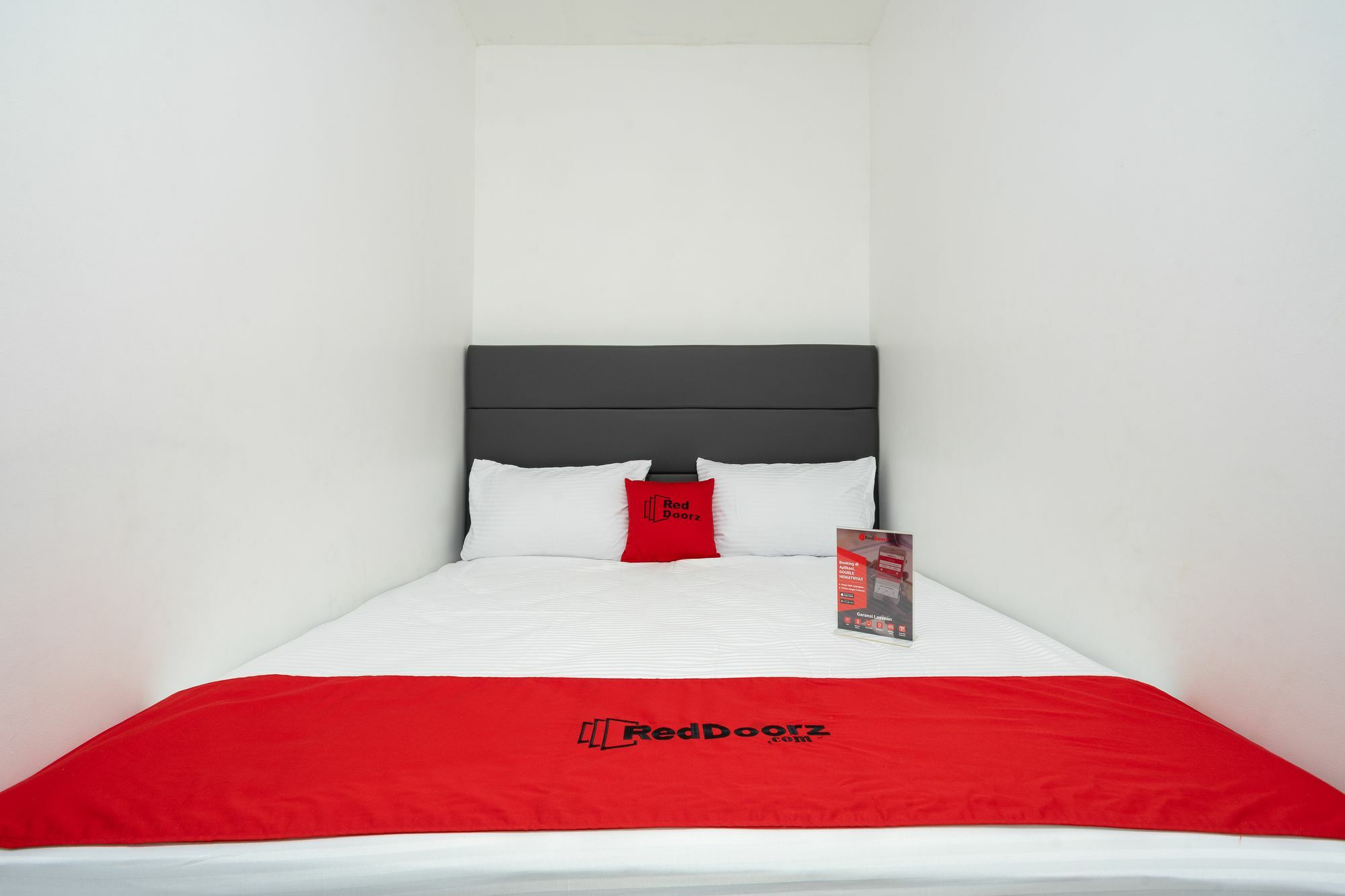 เรดดอร์ซ พลัส แอท ดาเนา ซุนเตอร์ อุตรา Hotel จาการ์ตา ภายนอก รูปภาพ