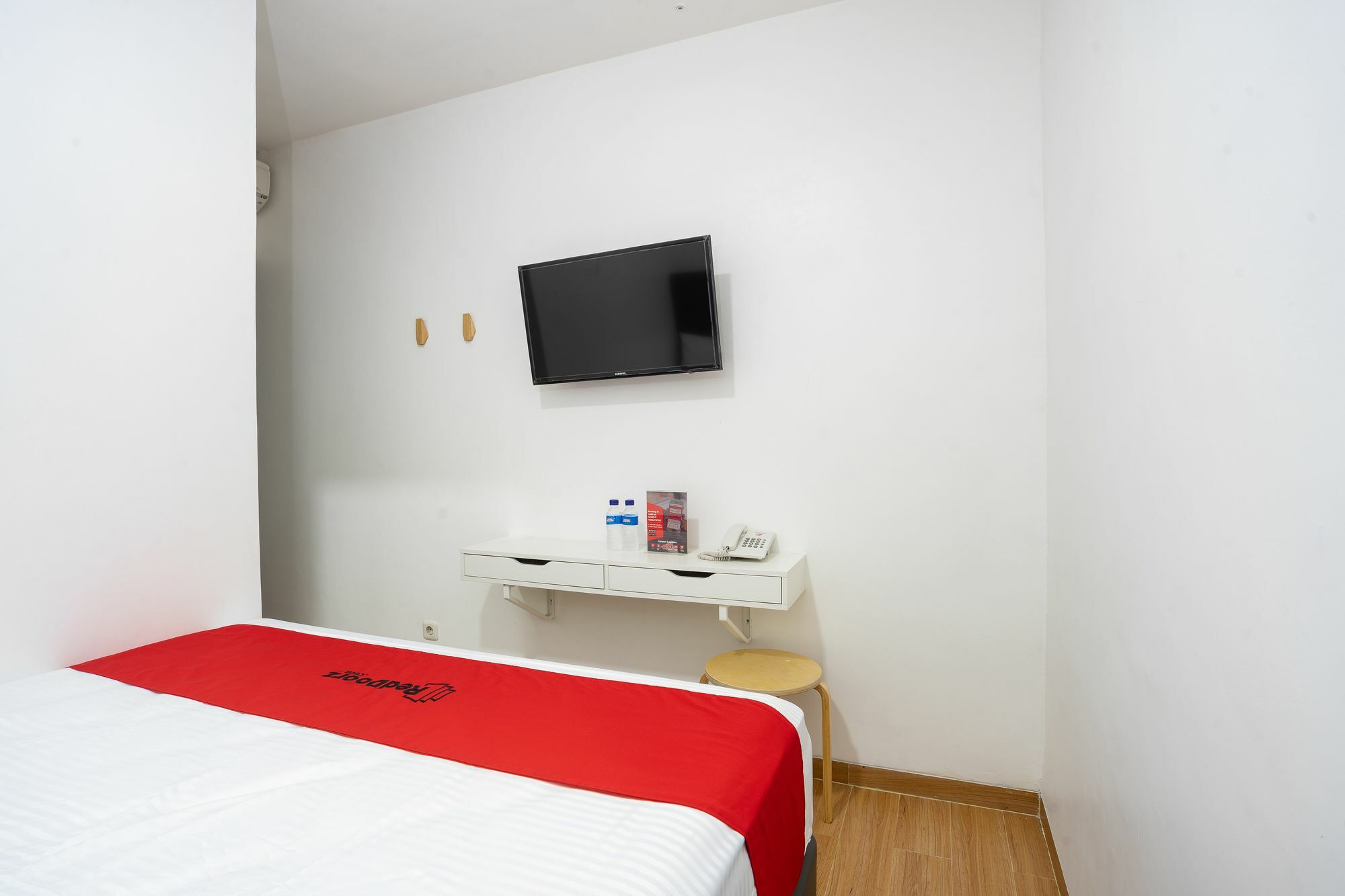 เรดดอร์ซ พลัส แอท ดาเนา ซุนเตอร์ อุตรา Hotel จาการ์ตา ภายนอก รูปภาพ